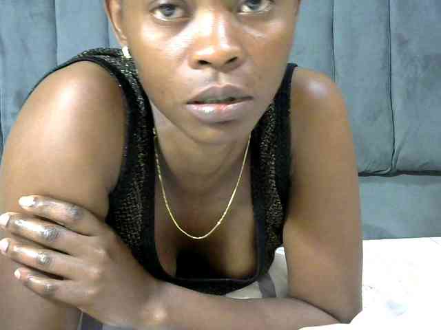 PrettyAlianah webcam