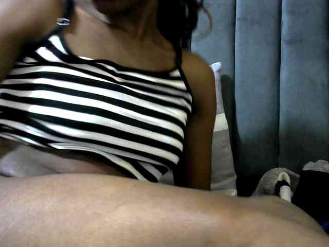 PrettyAlianah webcam