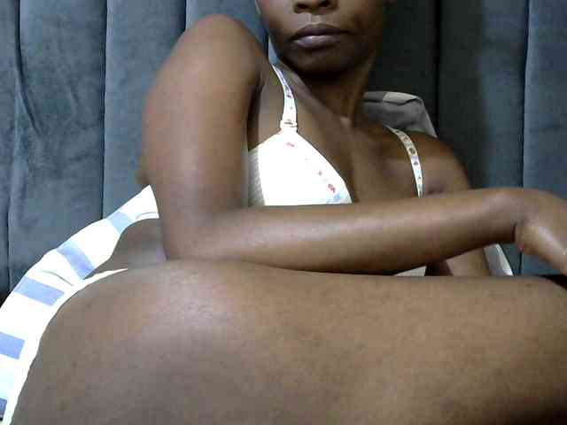 PrettyAlianah webcam