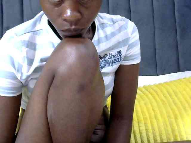 PrettyAlianah webcam