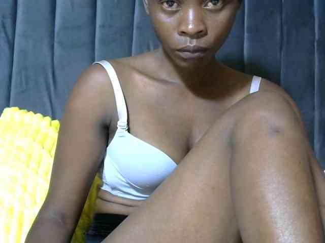 PrettyAlianah webcam