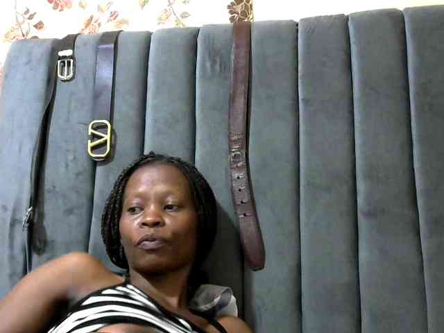 PrettyAlianah webcam