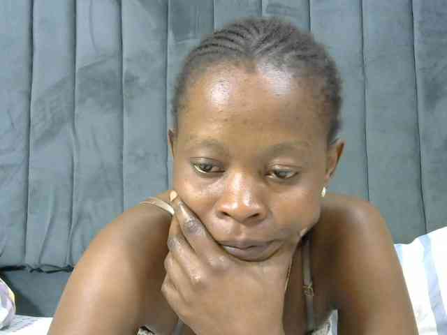 PrettyAlianah webcam