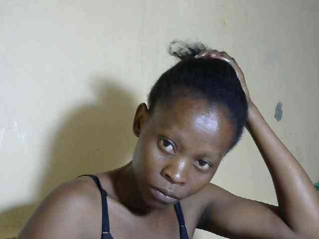 PrettyAlianah webcam