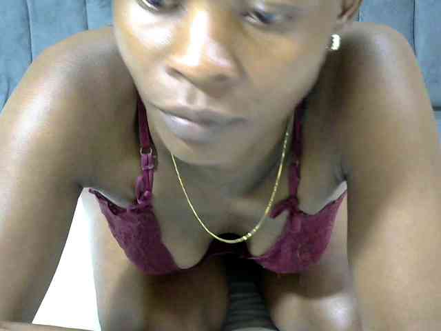 PrettyAlianah webcam