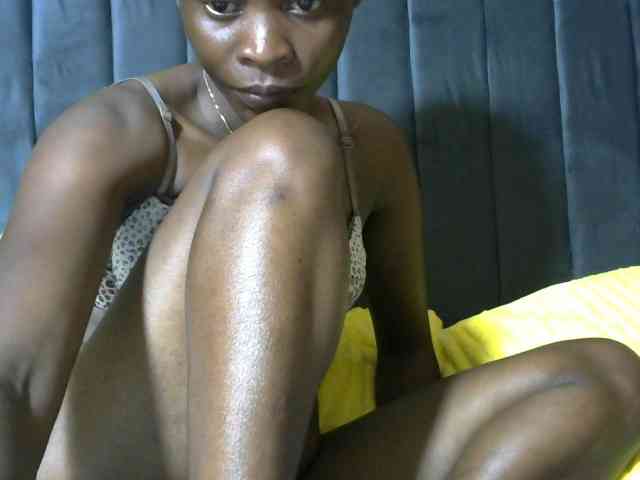 PrettyAlianah webcam