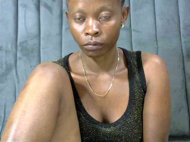 PrettyAlianah webcam