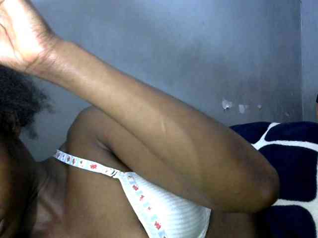 PrettyAlianah webcam