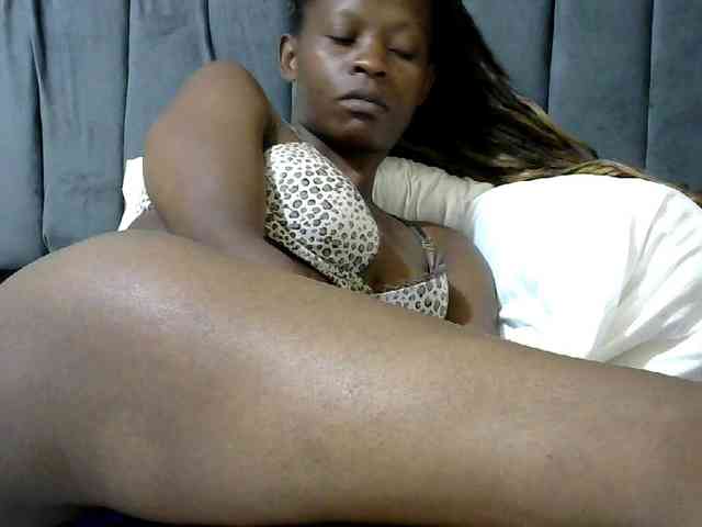 PrettyAlianah webcam
