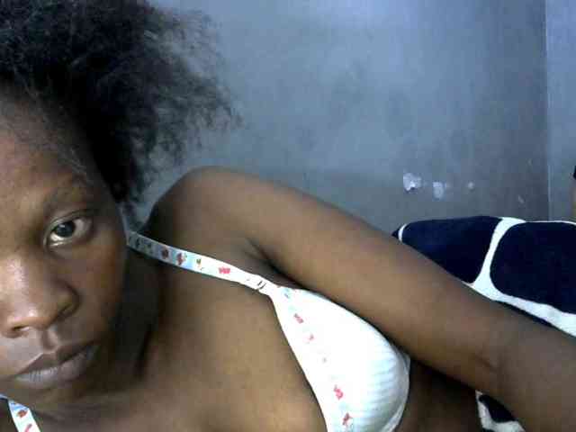 PrettyAlianah webcam