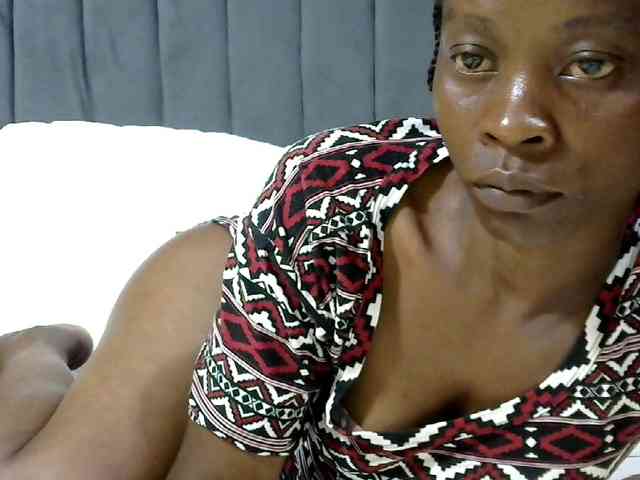 PrettyAlianah webcam