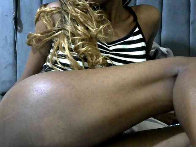 PrettyAlianah webcam