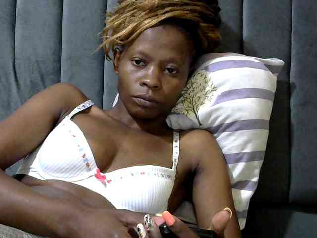 PrettyAlianah webcam
