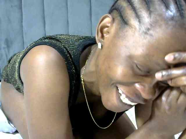 PrettyAlianah webcam