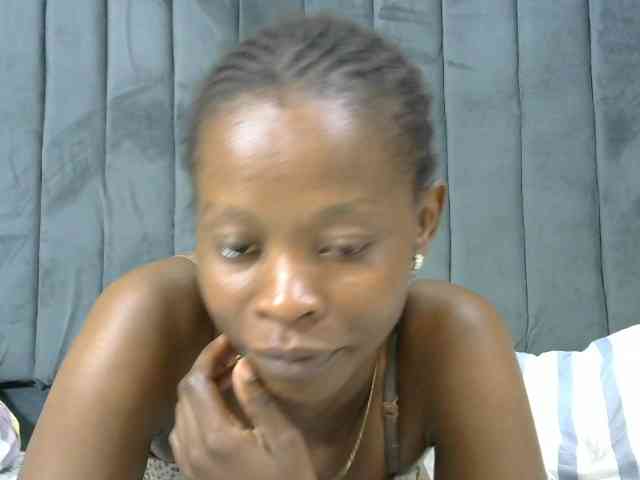 PrettyAlianah webcam