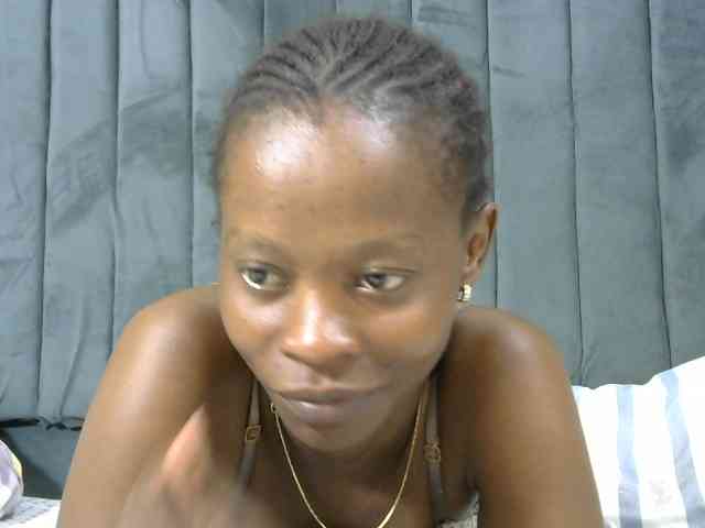 PrettyAlianah webcam