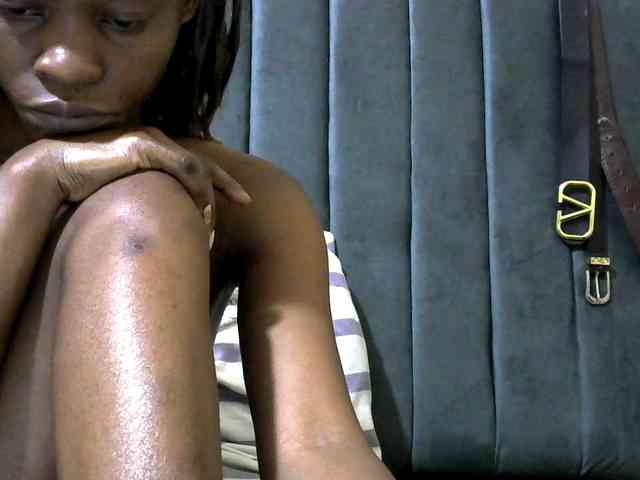 PrettyAlianah webcam