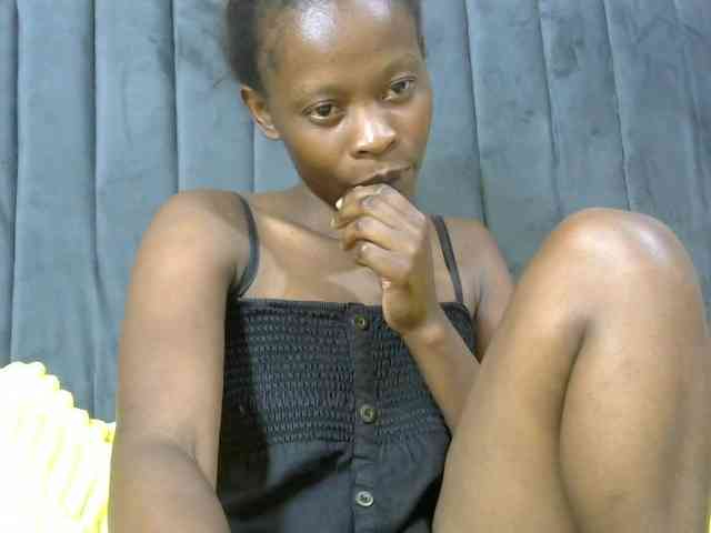 PrettyAlianah webcam