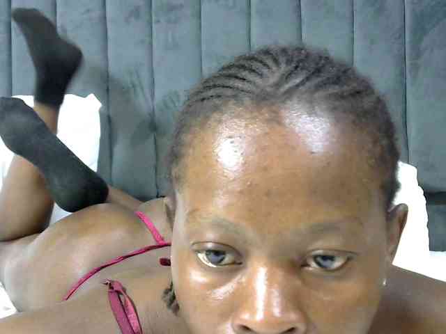 PrettyAlianah webcam