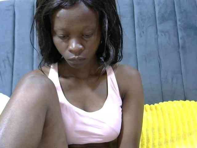 PrettyAlianah webcam