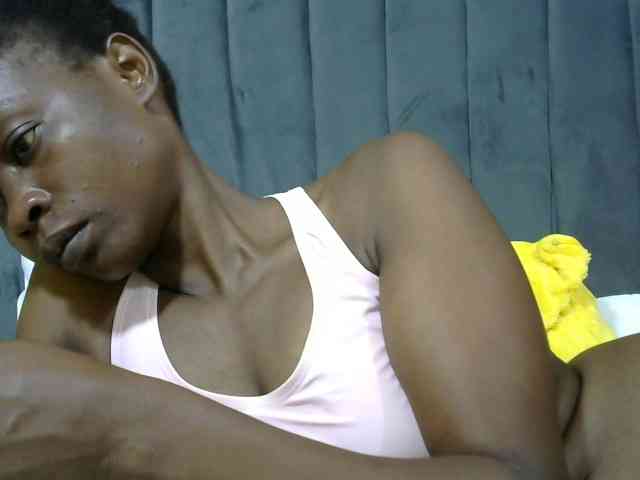 PrettyAlianah webcam