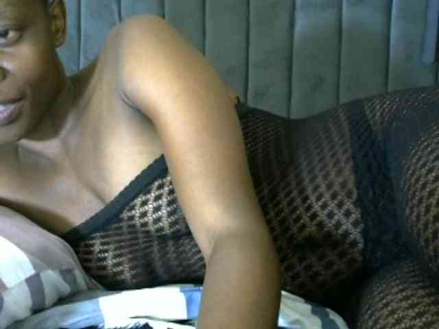 PrettyAlianah webcam