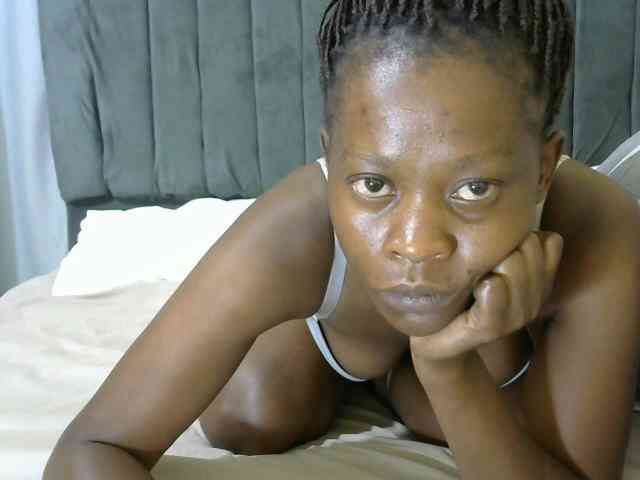 PrettyAlianah webcam