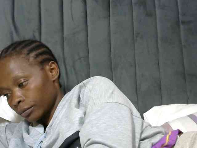 PrettyAlianah webcam