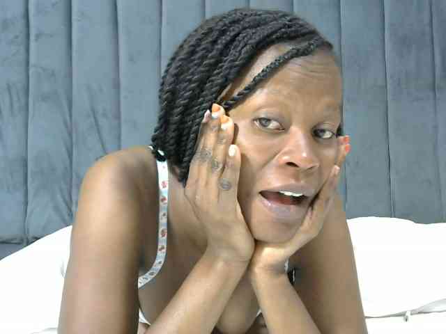 PrettyAlianah webcam