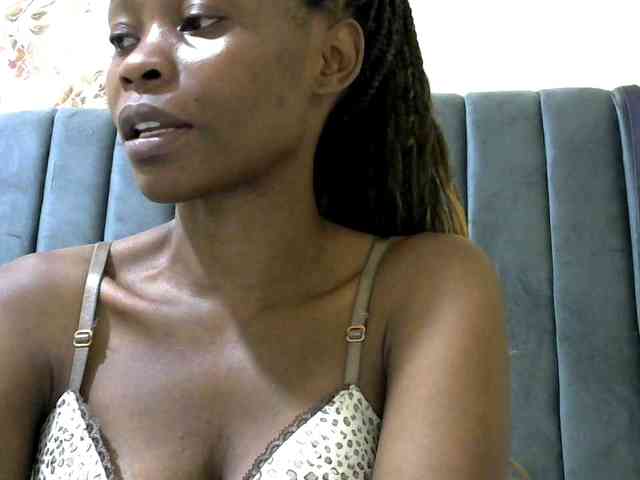 PrettyAlianah webcam