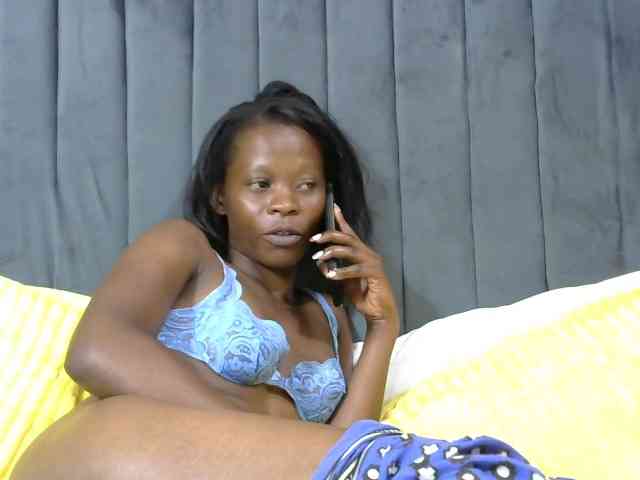 PrettyAlianah webcam