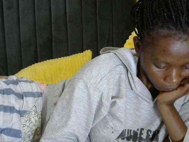 PrettyAlianah webcam