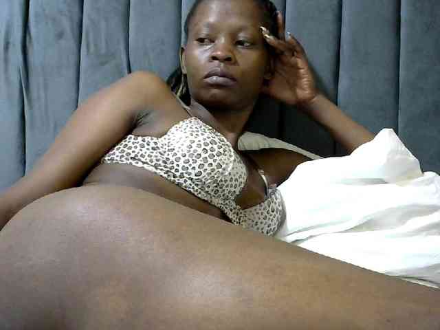 PrettyAlianah webcam