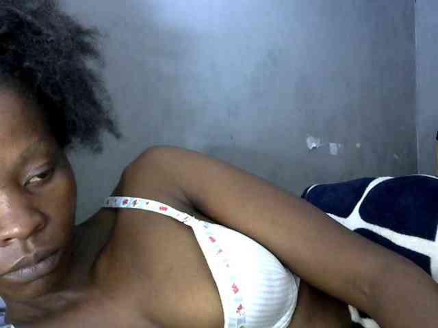 PrettyAlianah webcam