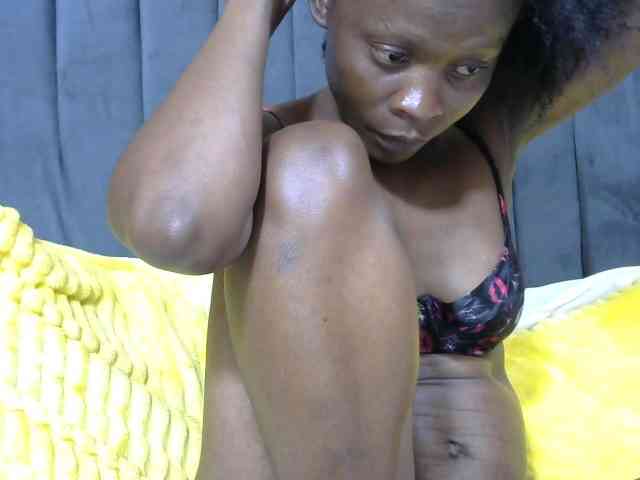 PrettyAlianah webcam