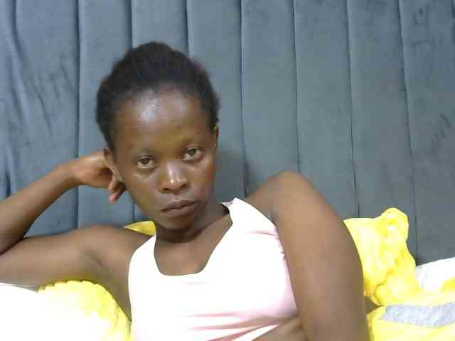 PrettyAlianah webcam