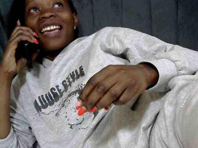 PrettyAlianah webcam