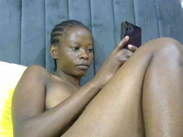 PrettyAlianah webcam