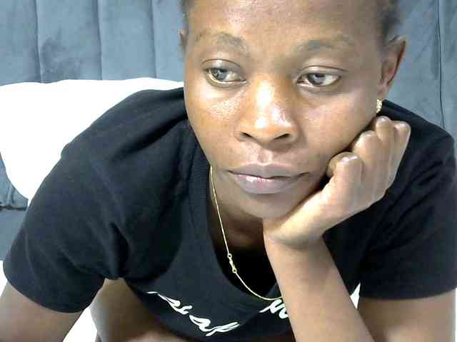 PrettyAlianah webcam