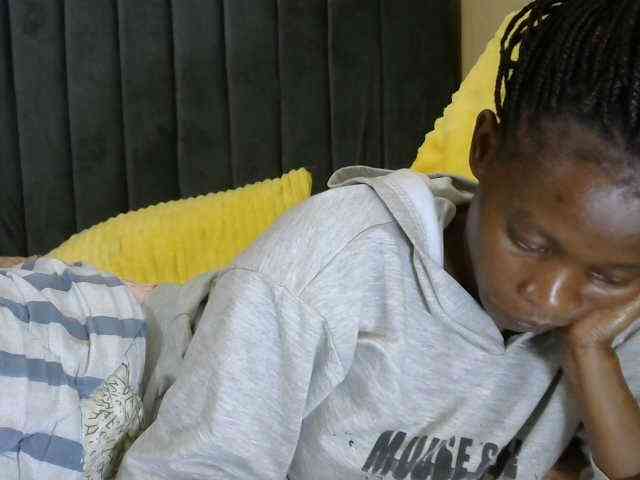 PrettyAlianah webcam