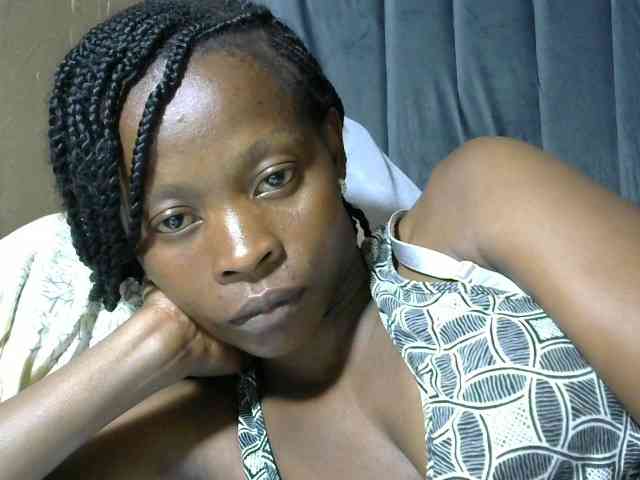 PrettyAlianah webcam