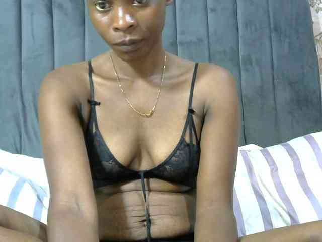 PrettyAlianah webcam