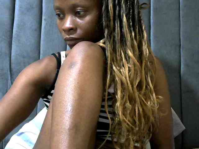 PrettyAlianah webcam