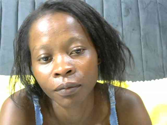 PrettyAlianah webcam