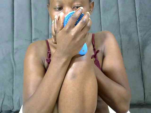 PrettyAlianah webcam