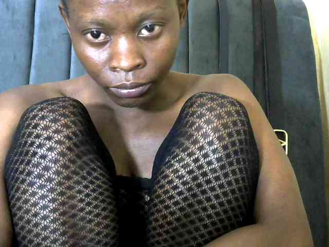 PrettyAlianah webcam