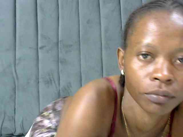 PrettyAlianah webcam