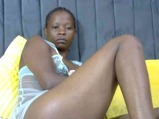 PrettyAlianah webcam