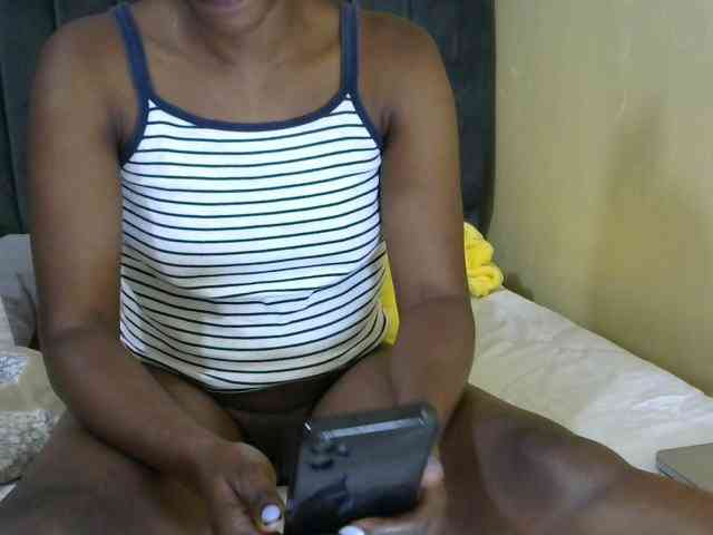 PrettyAlianah webcam