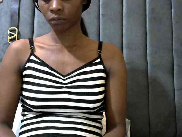 PrettyAlianah webcam